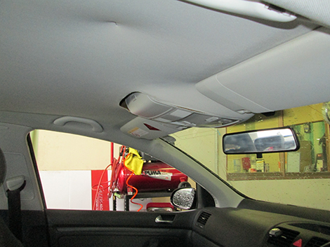 フォルクスワーゲン ゴルフ 天井張り替え 施工前